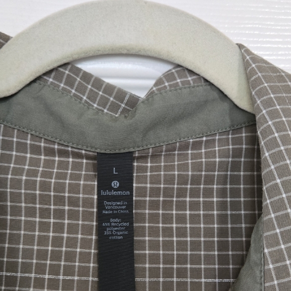 lululemon athletica Men's Gray Checkered Button Down Shirt Size Large - Picture 4 of 5